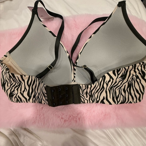 Leonisa Plunge Wireless Bras for Women - Seamless No Underwire
Triangle Bra - Picture 6 of 13